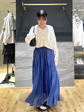 「A part by（アパートバイ）のイレヘムフレアスカート（スカート、ブルー系）」を使った、tutuememさん（レディース）の春コーディネート