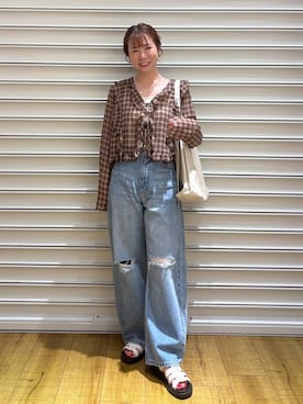 「LOWRYS FARM（ローリーズファーム）のチェックフリルブラウス 1049043（シャツ/ブラウス、ブラウン系）」を使った、ふうかちさん（レディース・156cm）の夏コーディネート