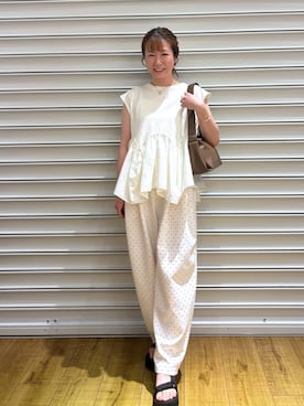 「LOWRYS FARM（ローリーズファーム）のドッキングペプラムノースリーブ　1032148（Tシャツ/カットソー、ホワイト系）」を使った、ふうかちさん（レディース・156cm）の夏コーディネート