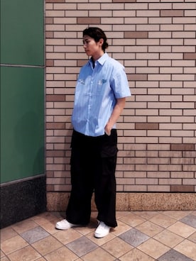 「SENSE OF PLACE by URBAN RESEARCH（センスオブプレイスバイアーバンリサーチ）の別注/Disney/ストライプシャツ（シャツ/ブラウス、ブルー系）」を使った、Kentaさん（メンズ・179cm）の秋コーディネート