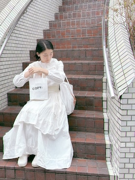 「アイテム（ストール/ショール）」を使った、RYOKO  Yuhasaさん（レディース・172cm）の秋コーディネート