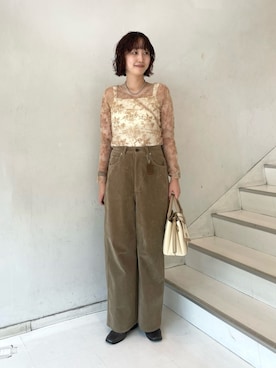 「KBF（ケイビーエフ）の2WAYフロッキーフラワートップス（Tシャツ/カットソー、ベージュ系）」を使った、kuroさん（レディース・165cm）の秋コーディネート