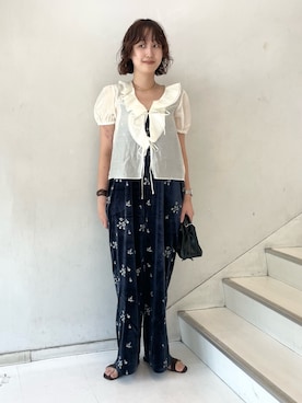 「KBF（ケイビーエフ）のベロアサロペット（つなぎ/オールインワン、ブルー系）」を使った、kuroさん（レディース・165cm）の夏コーディネート