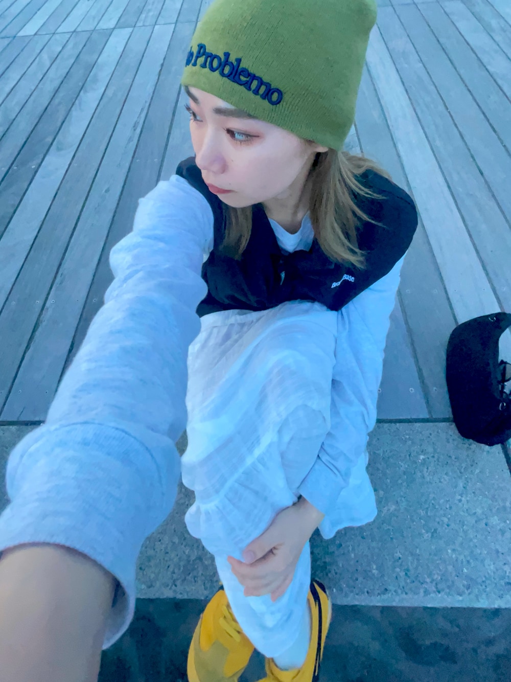 「春めき満開コーデ、ニットビーニー、ビーニー、Onitsuka Tiger、オニツカタイガー、ZARA、stussy、aries、春色、お出かけスタイル、大人かわいい、お花見コーデ、カジュアルガーリー、スカートスタイル、お花見」｜「Onitsuka TigerのMEXICO 66 / メキシコ 66（スニーカー、イエロー系）」を使った、ドラムさん（レディース・160cm）の春コーディネートの1枚目の写真