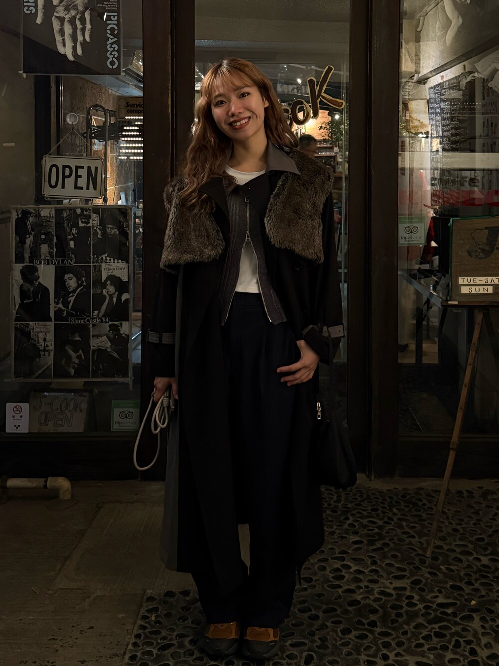 「冬アウター、プチプラ、UNIQLO、HARE、アウターコーデ、コートスタイル、ステンカラーコート、お出かけコーデ、大人女子、オトナ女子、今日のコーデ、ニットコーデ、大人ガーリー、着回しコーデ、真冬のあったかスタイル」｜「UNIQLOのアイテム（パンツ、ブルー系）」を使った、ドラムさん（レディース・160cm）の冬コーディネートの1枚目の写真