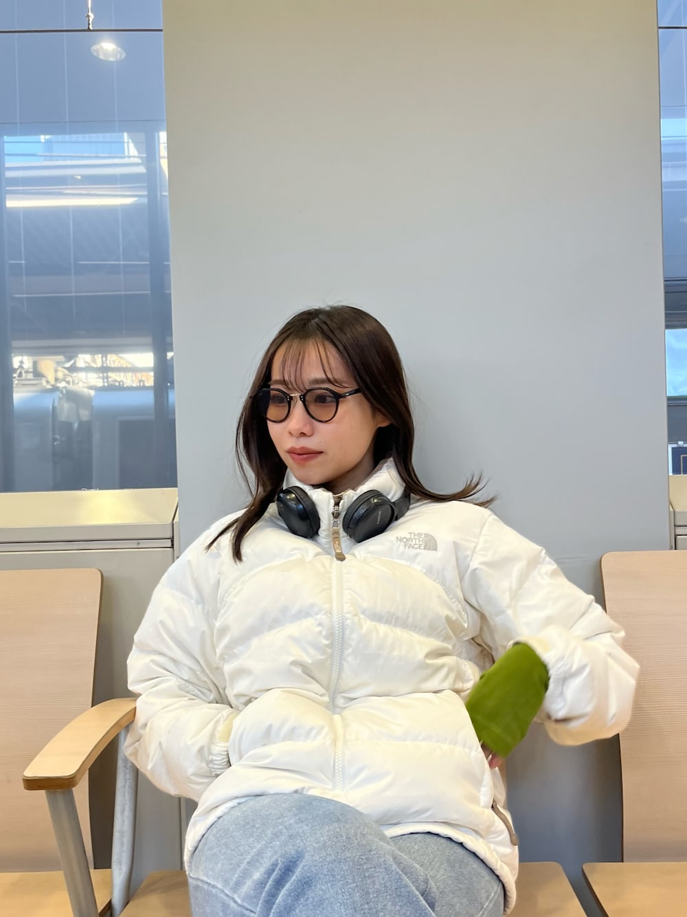 「プチプラ、サングラス、A.D.S.R.、春服コーデ、着回しコーデ、大人ファッション、オトナカワイイ、大人カジュアルコーデ、大人かわいい、THE NORTH FACE、ヌプシ」｜「THE NORTH FACEのアイテム（ダウンジャケット/コート、ホワイト系）」を使った、ドラムさん（レディース・160cm）の春コーディネートの1枚目の写真