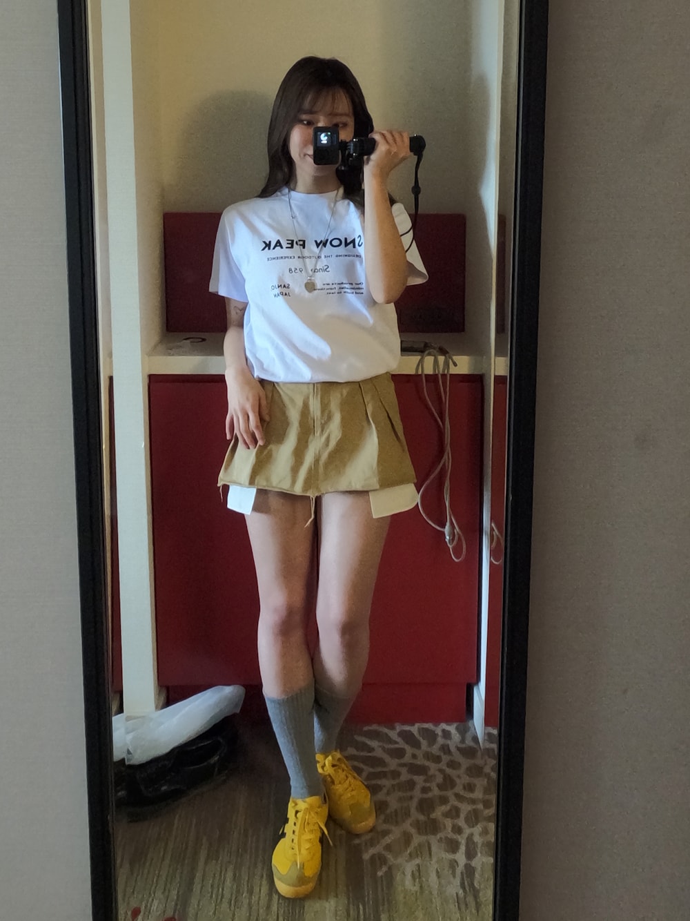 「春めき満開コーデ、snow peak、Oriens JOURNAL STANDARD、オニツカタイガー、Onitsuka Tiger、Tシャツ、沖縄コーデ、沖縄旅行、今日のコーデ、スニーカー女子、スニーカーコーデ、ミニスカート、沖縄スタイル、沖縄」｜「Onitsuka TigerのMEXICO 66 / メキシコ 66（スニーカー、イエロー系）」を使った、ドラムさん（レディース・160cm）の春コーディネートの1枚目の写真