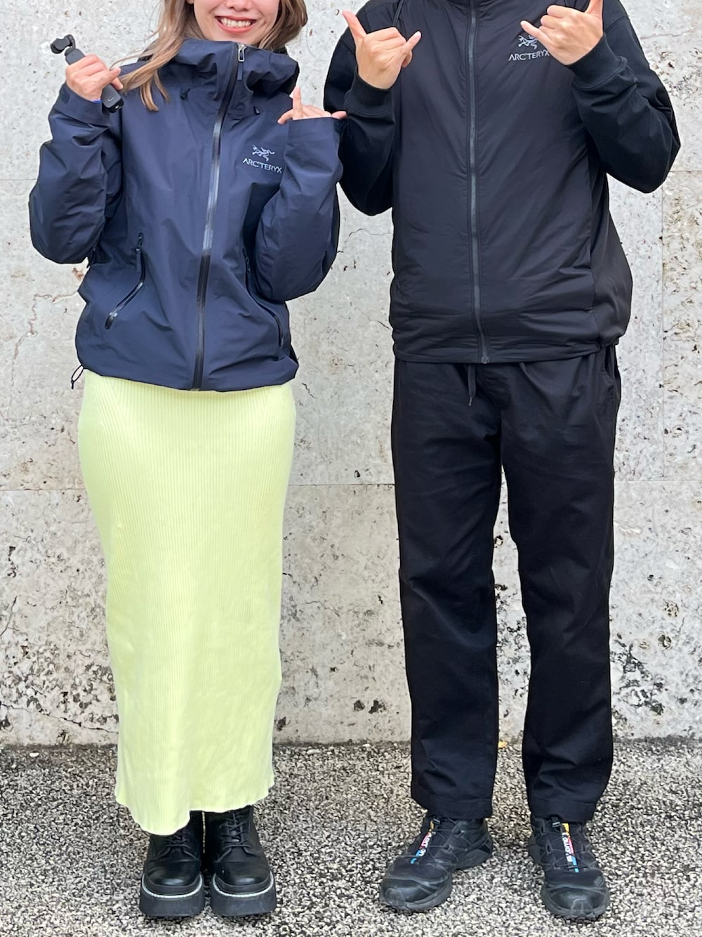 「沖縄旅行、カップルコーデ、カップルフォト、カップルディズニー、カップル、シミラールック、ARC'TERYX、SALOMON、JEANASIS、リリーブラウン、お揃いコーデ、シティガール、シティーボーイ、レイヤードスタイル、タートルネック」｜「ARC'TERYXのARC' TERYX/アークテリクス BETA JACKET/ベータ ジャケット（ブルゾン、ブルー系）」を使った、ドラムさん（レディース・160cm）の冬コーディネートの1枚目の写真
