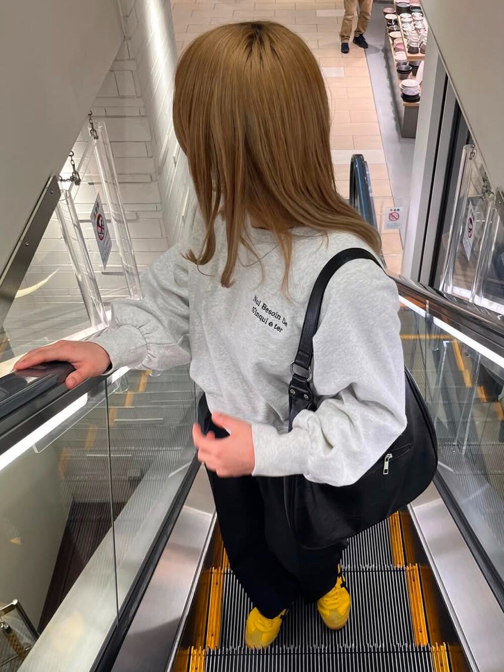 LOWRYS FARM（ローリーズファーム）の「ウラロゴ刺繍ショートLS