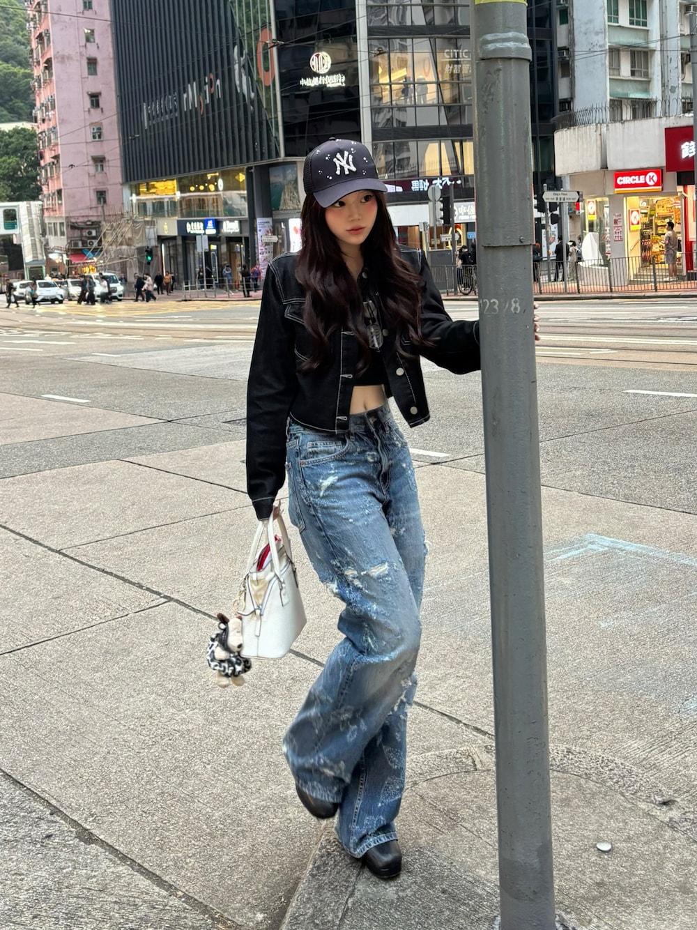 「デニム、デニムコーデ、春ファッション、お出かけコーデ」｜「NEW ERAのニューエラ キャップ LP59FIFTY MLB オンフィールド（キャップ、ブルー系）」を使った、深結(みゆ)さん（骨格ストレート・レディース・159cm）の春コーディネートの1枚目の写真