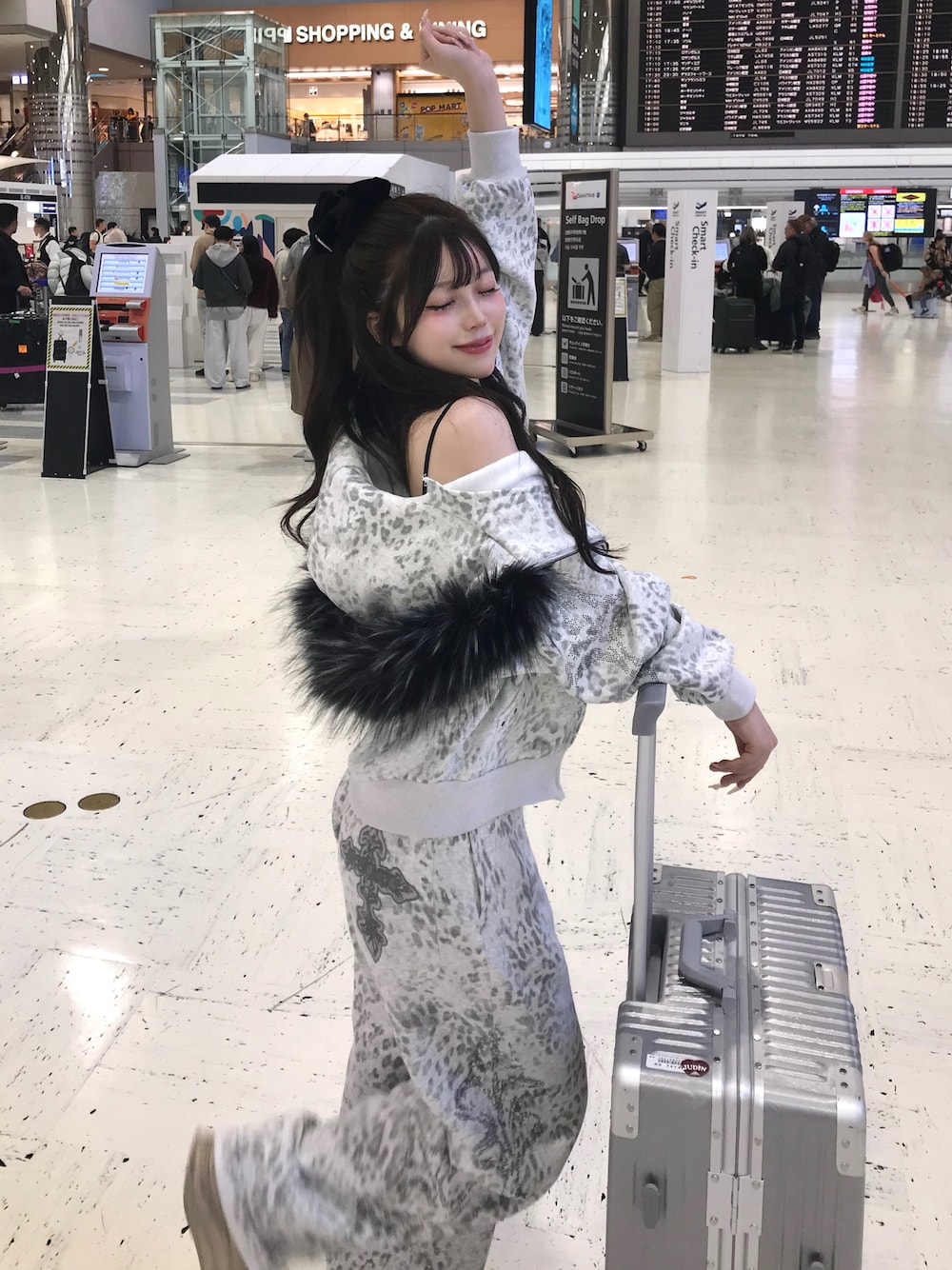 「セットアップ、空港ファッション、空港コーデ」｜「namedcollectionのアイテム（スウェットパンツ、その他）」を使った、深結(みゆ)さん（骨格ストレート・レディース・159cm）の春コーディネートの1枚目の写真