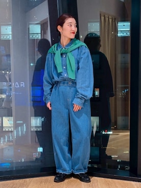 「ONIGIRI（オニギリ）のデニムビックシャツ（シャツ/ブラウス、ブルー系）」を使った、COMME CA ISM STAFFさん（レディース・156cm）の春コーディネート