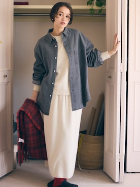 「ONIGIRI（オニギリ）のデニムビックシャツ（シャツ/ブラウス、グレー系）」を使った、COMME CA ISM STAFFさん（レディース・156cm）の春コーディネート