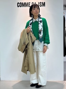 「COMME CA ISM（コムサイズム）の【リバーシブル】タッセル大判スカーフ（ストール/ショール、グリーン系）」を使った、COMME CA ISM STAFFさん（レディース・156cm）の春コーディネート