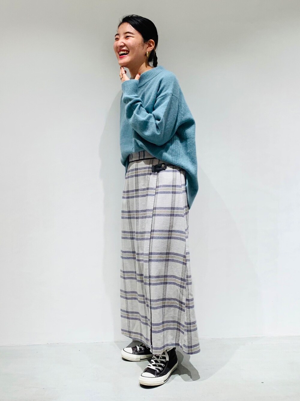 スカート（グレー系）を使った「ターコイズブルー」の人気ファッション