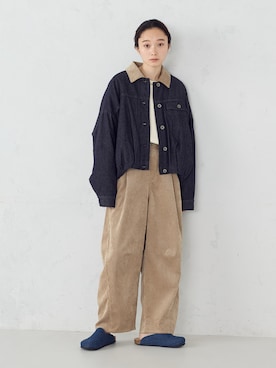 「ONIGIRI（オニギリ）のアイテム（パンツ）」を使った、COMME CA ISM STAFFさん（レディース・161cm）の秋コーディネート