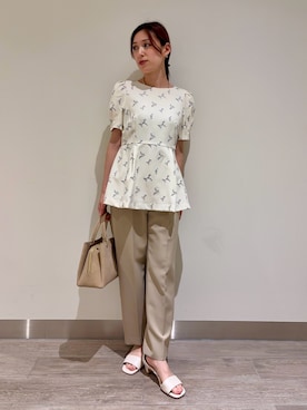 「NATURAL BEAUTY BASIC（ナチュラルビューティーベーシック）のラメ刺繍ペプラムブラウス（シャツ/ブラウス、ホワイト系）」を使った、mikiさん（レディース・151cm）の夏コーディネート