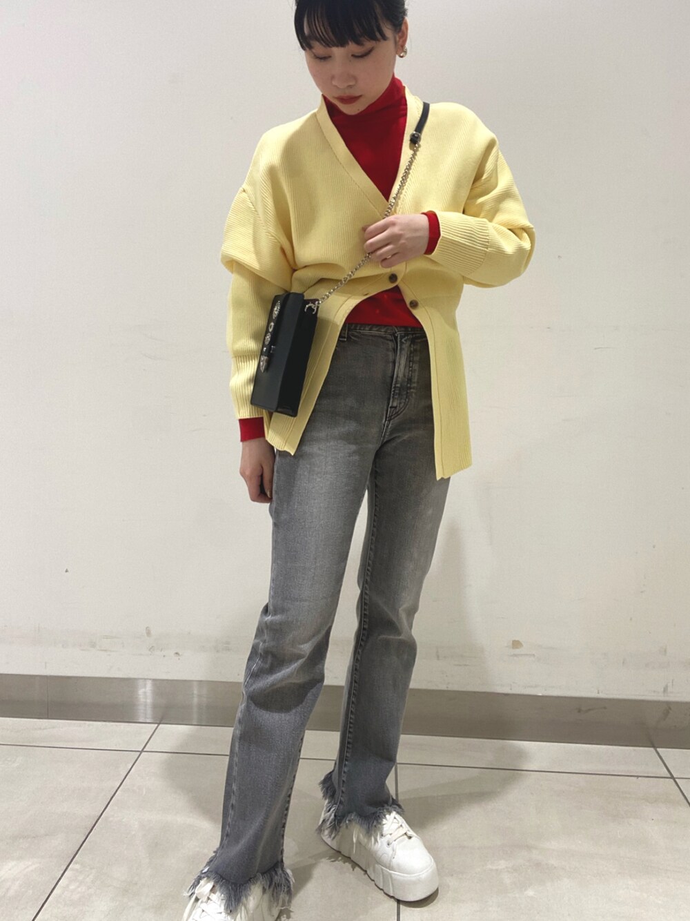 「ZARA、ootd、Munich、ビーセカンド、B'2nd、札幌ステラプレイス、droitbello、B'2nd roit」｜「DROIT BELLOのDROIT BELLO（ドロイトベロ）リブカーデ（カーディガン/ボレロ、イエロー系）」を使った、妃穂さん（レディース・152cm）の冬コーディネートの1枚目の写真