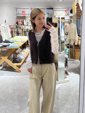 「アイテム（デニムパンツ、ベージュ系）」を使った、shioriさん（レディース・167cm）の秋コーディネート