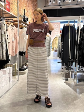 「LOWRYS FARM（ローリーズファーム）のカンドウフィットグルカサンダル 638120（サンダル、ブラウン系）」を使った、shioriさん（レディース・167cm）の夏コーディネート