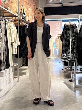 「LOWRYS FARM（ローリーズファーム）の【接触冷感・UVカット】カットイージードロストパンツ 1044353（スウェットパンツ、グレー系）」を使った、shioriさん（レディース・167cm）の夏コーディネート