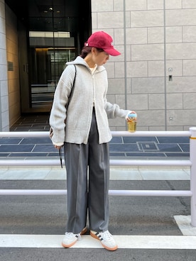 「feepur（フェピュール）のツータックグルカパンツ（スラックス）」を使った、yuri さん（レディース・162cm）の秋コーディネート