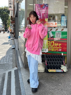 「アイテム（スウェット、ピンク系）」を使った、yuri さん（レディース・162cm）の秋コーディネート