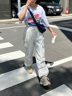 「feepur（フェピュール）のアイテム（カーゴパンツ）」を使った、yuri さん（レディース・162cm）の春コーディネート