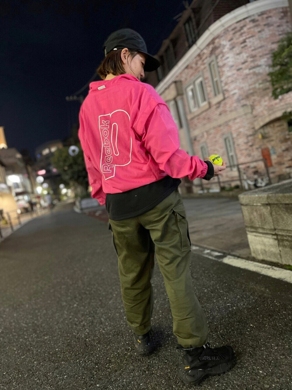 「スニーカー、カジュアル、ピンク、reebok、休日スタイル、ootd、オトナカジュアル、秋コーデ、リーボッククラシックストア原宿、rhhoshi」｜「Reebokのプリンス リーボック ジャケット / Prince Reebok Jacket（ブルゾン、ピンク系）」を使った、リーボックさん（レディース・156cm）の秋コーディネートの1枚目の写真