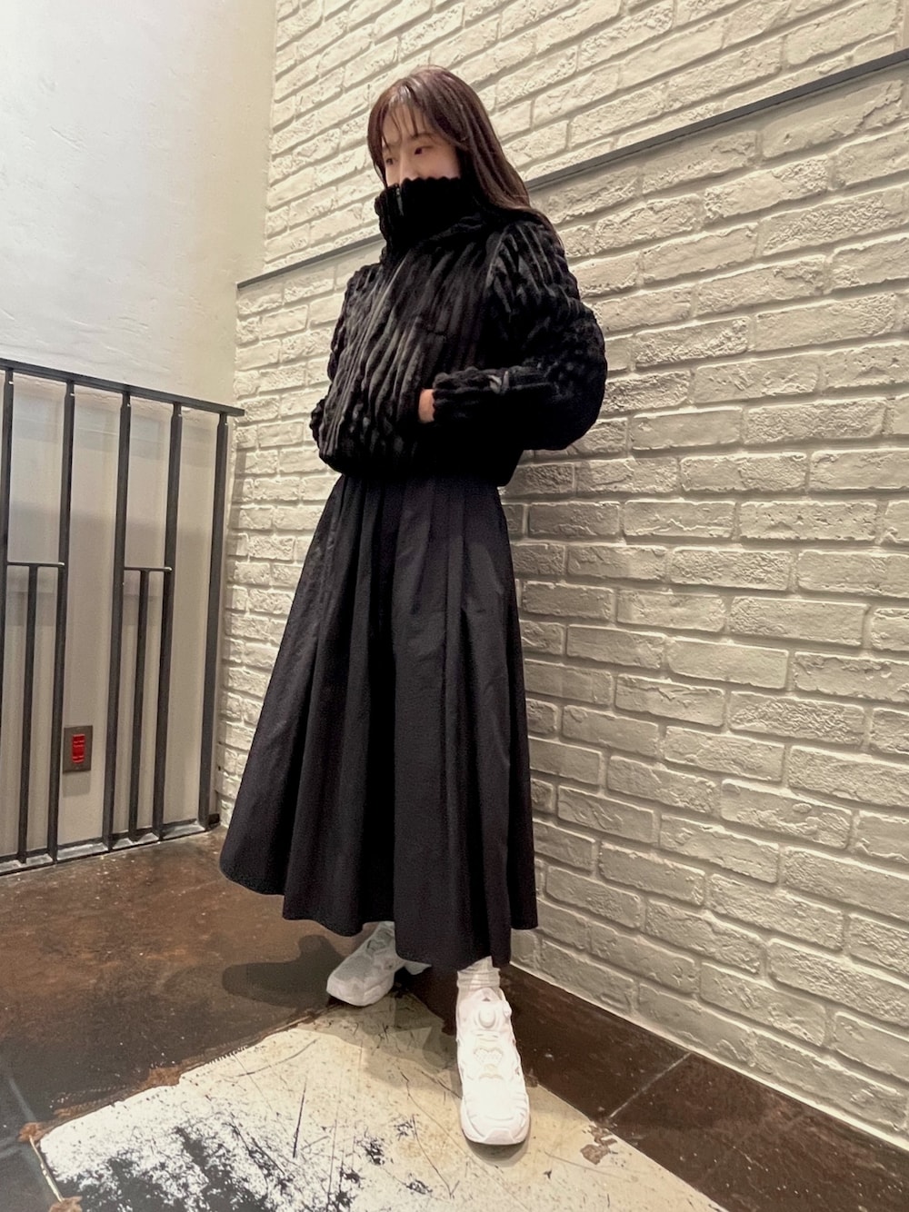 「reebok、リーボック、ジャケット、クロップド丈、インスタポンプフューリー、ポンプフューリー、パファージャケット、モノトーンコーデ、骨格ウェーブ、冬コーデ」｜「Reebokのファッション パファ ジャケット / Fashion Puffer Jacket（その他アウター、ブラック系）」を使った、リーボックさん（レディース・158cm）の冬コーディネートの1枚目の写真