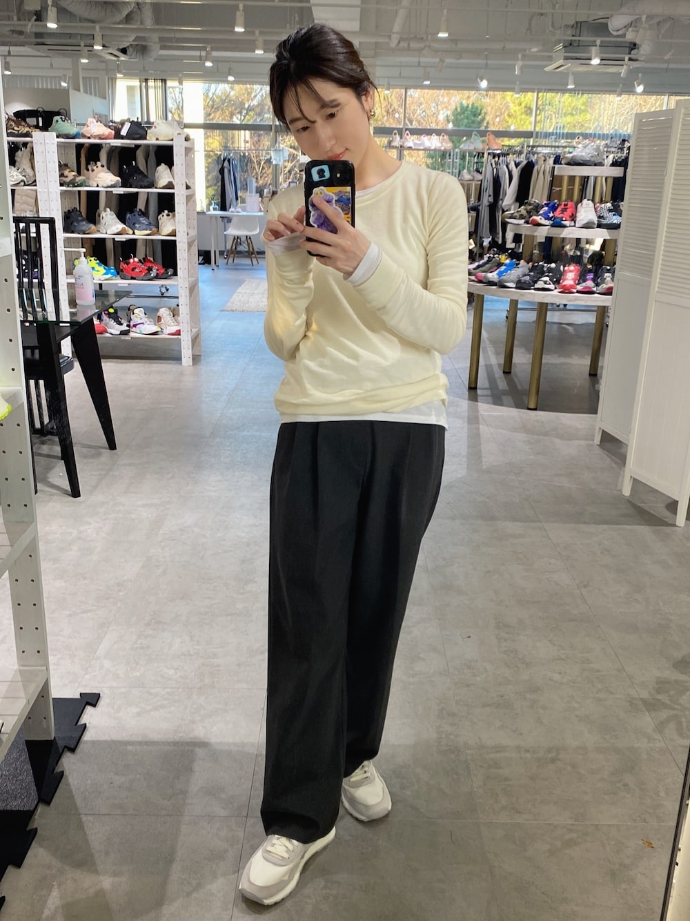 「reebok、リーボック(Reebok)、Reebokclassic、イームズ、eames、ナイロン、シンプルコーデ、レイヤード、重ね着コーデ、骨格ウェーブ」｜「Reebokのイームズ クラシック ナイロン / EAMES CLASSIC NYLON（スニーカー、ホワイト系）」を使った、リーボックさん（レディース・158cm）の冬コーディネートの1枚目の写真