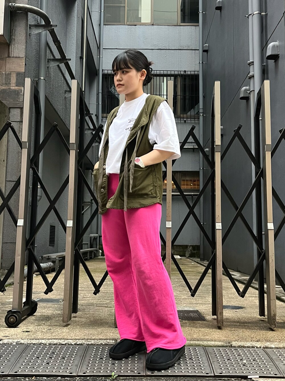 「トレンド、reebok、サンダル、パンツスタイル、リーボック(Reebok)、楽チンコーデ、pink、Reebokclassic、beatnik、reebokstoreshibuya」｜「Reebokのアイテム（Tシャツ/カットソー、ホワイト系）」を使った、リーボックさん（レディース・156cm）の夏コーディネートの1枚目の写真