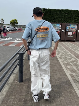 「カラーTシャツ」｜かずきさん（メンズ・175cm）の春コーディネート