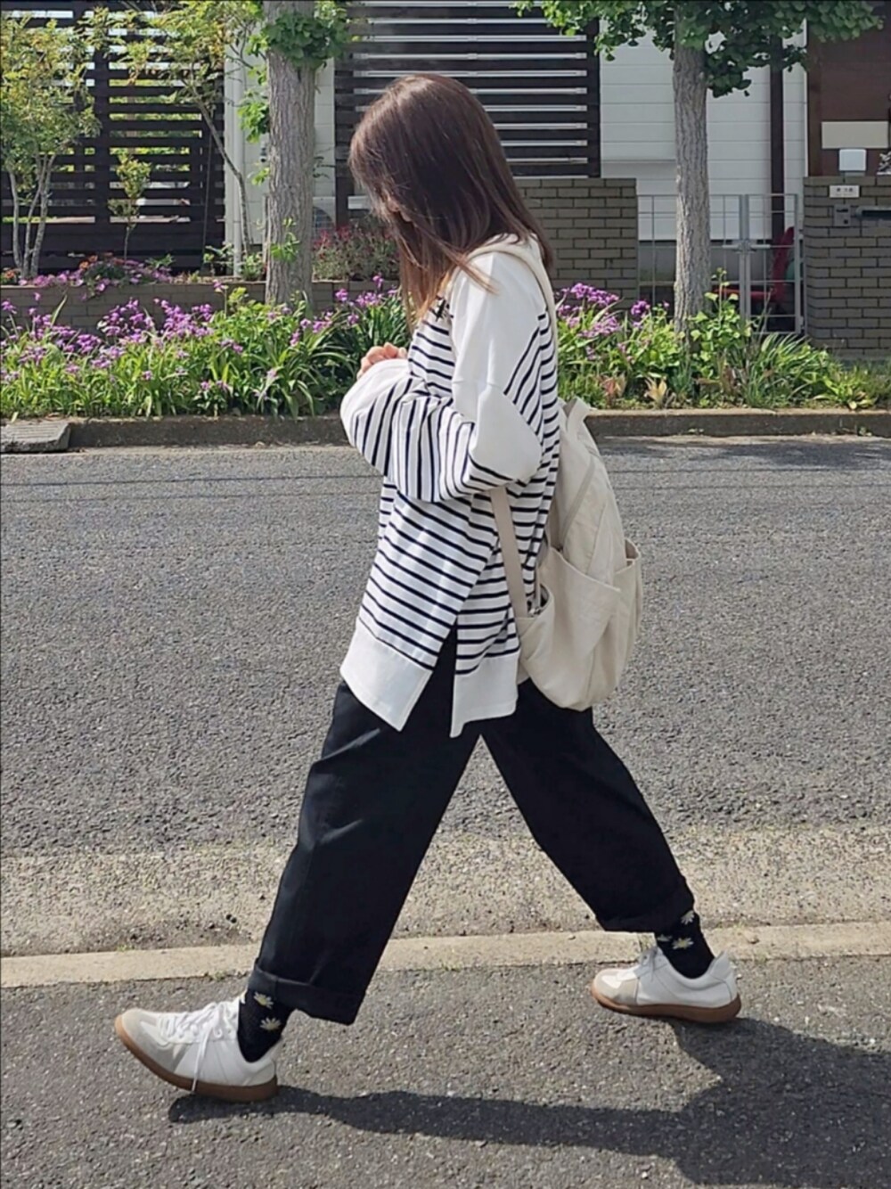 「バスクボーダー、花柄ソックス、スタプレ、ジャーマントレーナー、骨格ナチュラル、イエベ秋、159センチコーデ」｜「CIAOPANIC TYPYのパネルボーダーワイドスリーブTEE（Tシャツ/カットソー、ブルー系）」を使った、RIyO.さん（骨格ナチュラル・レディース・159cm）の春コーディネートの1枚目の写真