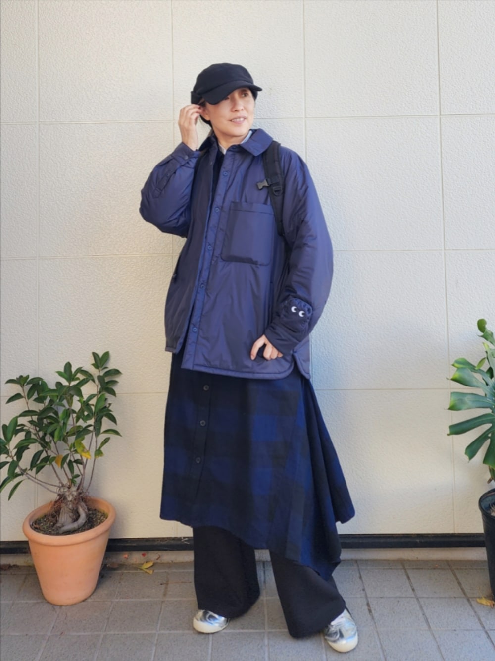 「最近のいい感じコーデ、Onitsuka Tiger、ワントーンコーデ、冬アウター、UNIQLO、StyleHint、PR」｜「Onitsuka TigerのMEXICO 66（スニーカー、シルバー系）」を使った、RIyO.さん（骨格ナチュラル・レディース・160cm）の秋コーディネートの1枚目の写真