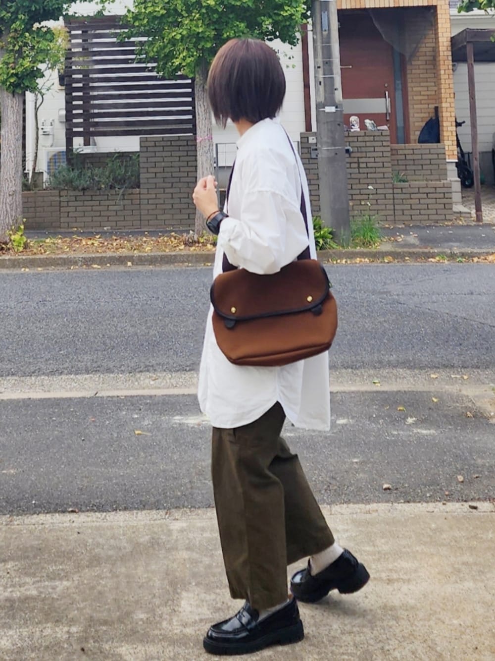 「ファッションを楽しもう、メンズライク、骨格ナチュラル、イエベ秋、159cm、ユニクロ、MUJI Labo、ブレディ、ローファー、CPCM、カーゴパンツ」｜「CPCMのアイテム（カーゴパンツ、グリーン系）」を使った、RIyO.さん（骨格ナチュラル・レディース・159cm）の秋コーディネートの1枚目の写真