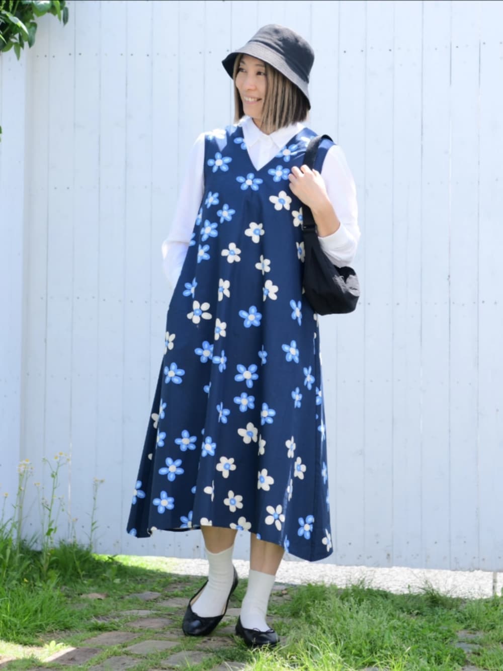 「春夏コーデ、uniqloxmarimekko、2024サマーコレクション、UNIQLO、StyleHint、UNIQLOコーデ、プチプラ、ワンピース、Vネックフレアワンピース」｜「UNIQLOのアイテム（ワンピース、ブルー系）」を使った、RIyO.さん（骨格ナチュラル・レディース・159cm）の春コーディネートの1枚目の写真