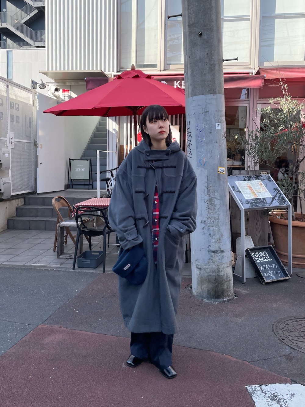 「シンプルスタイル、カジュアルコーデ、オトナ女子、オトナカワイイ、今日のコーデ、低身長女子、休日スタイル、ダッフルコート、メンズライク、低身長コーデ、低身長、冬コーデ」｜「WHIMSICの【UNISEX】マイクロフリースダッフルコート（ダッフルコート、グレー系）」を使った、miruさん（レディース・155cm）の冬コーディネートの1枚目の写真