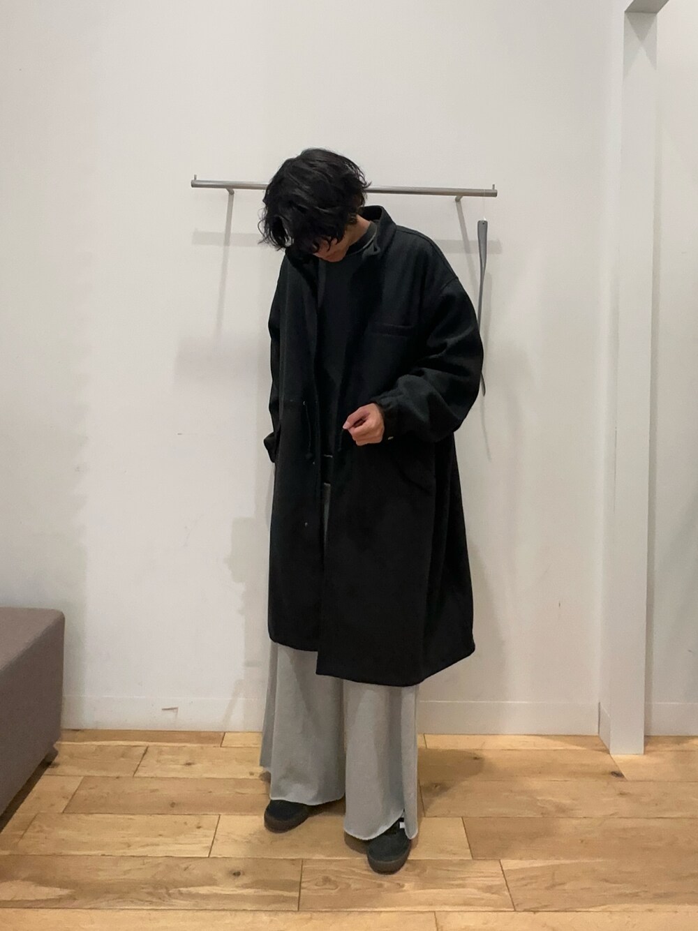 「スウェットパンツ、スウェット、モッズコート、冬コーデ、だぼっとゆるっと。、SENSEOFPLACE」｜「SENSE OF PLACE by URBAN RESEARCHの『ユニセックス』『UR TECH』カットメルトンモッズコート（モッズコート、グレー系）」を使った、ちみさん（メンズ・177cm）の冬コーディネートの1枚目の写真