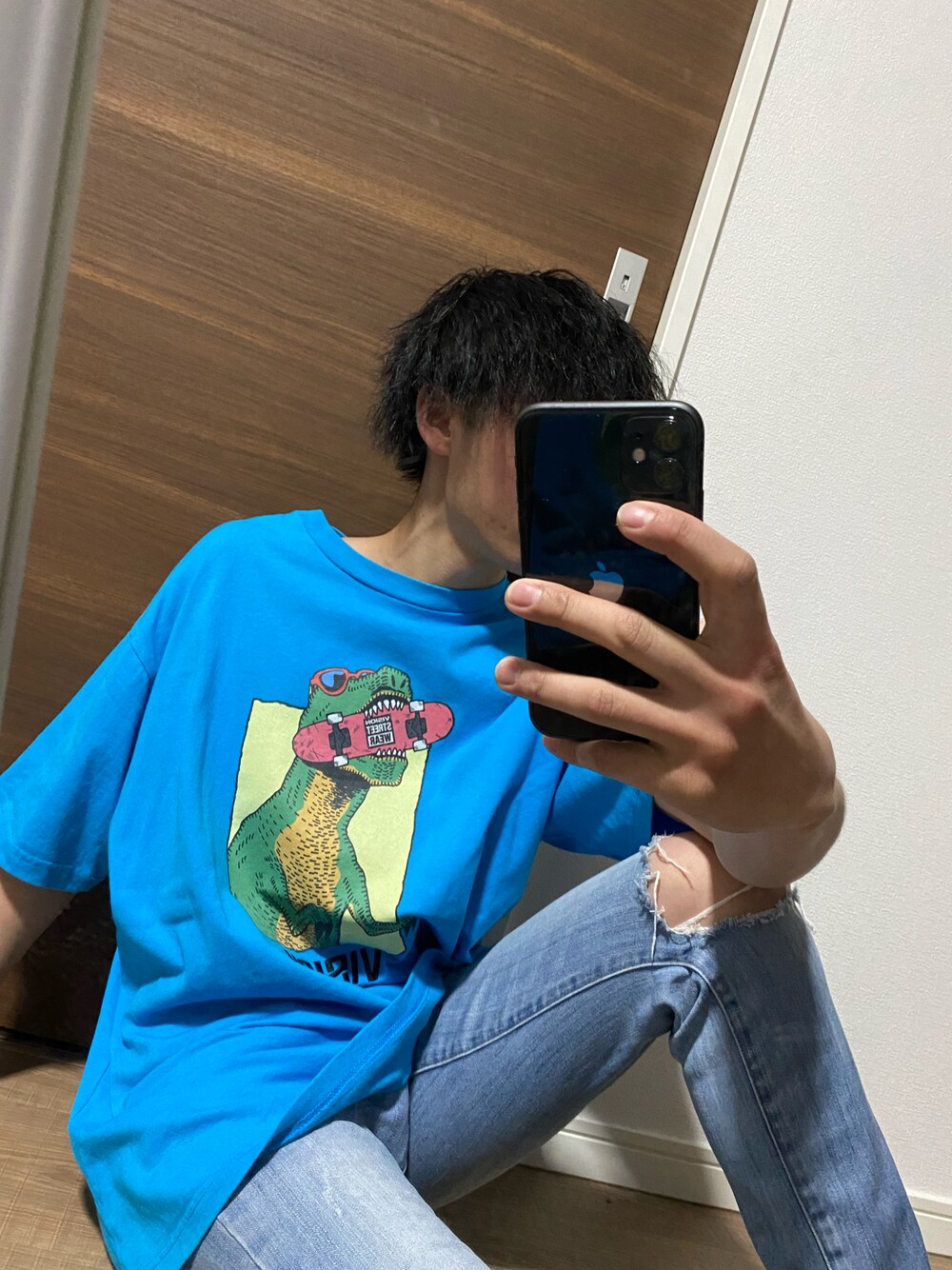 「おしゃれさんと繋がりたい、低身長、低身長コーデ」｜「VERSION STREE WEARのアイテム（Tシャツ/カットソー、ブルー系）」を使った、ふみ【相互】さん（メンズ・166cm）の冬コーディネートの1枚目の写真
