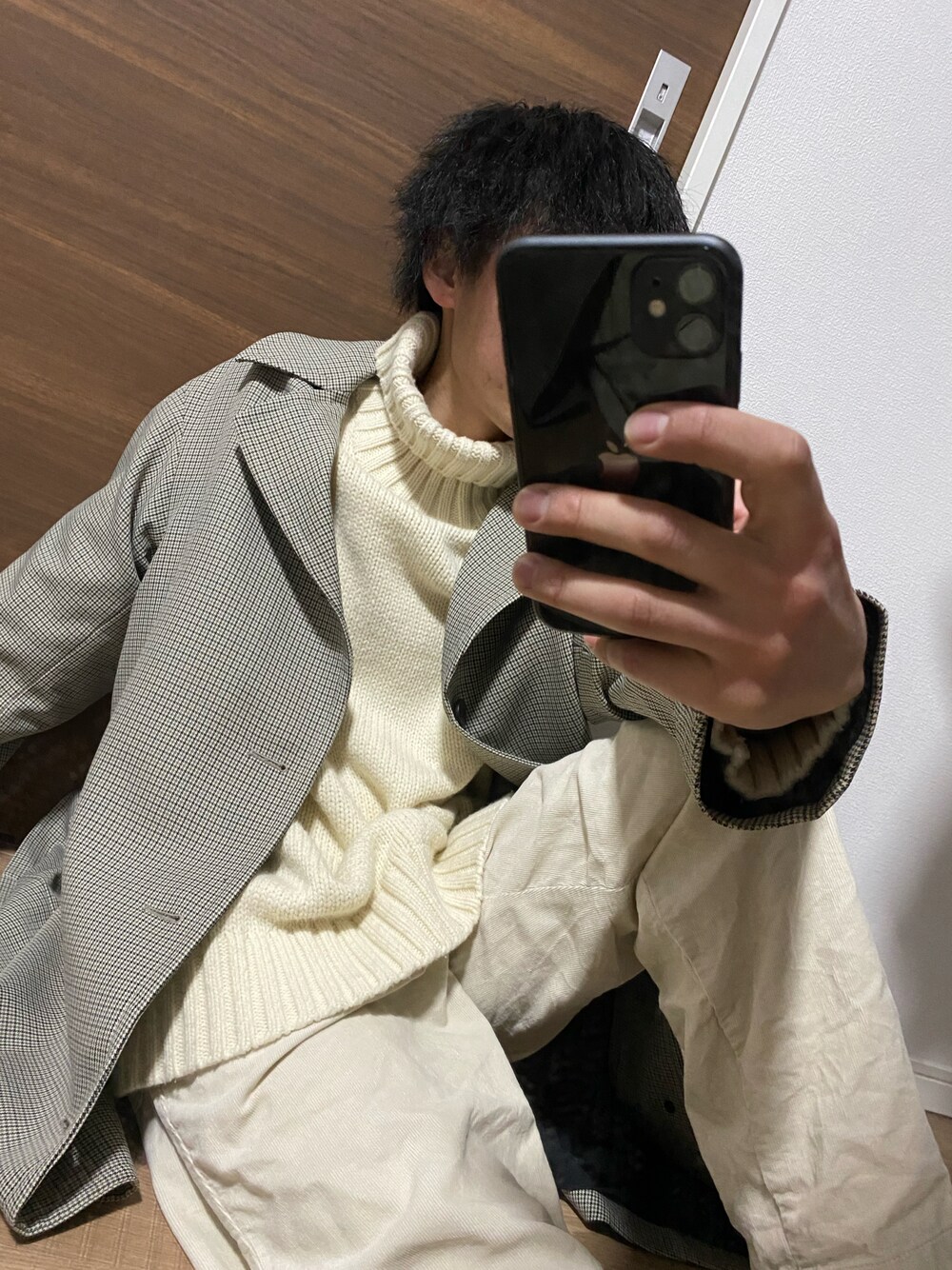 「お洒落さんとつながりたい、今日のコーデ、キレイめ、低身長、低身長コーデ、冬コーデ、コーデュロイ、チェック、クリスマスに着たい服、ホワイトコーデ」｜「GUのアイテム（ニット/セーター、ホワイト系）」を使った、ふみ【相互】さん（メンズ・166cm）の冬コーディネートの1枚目の写真