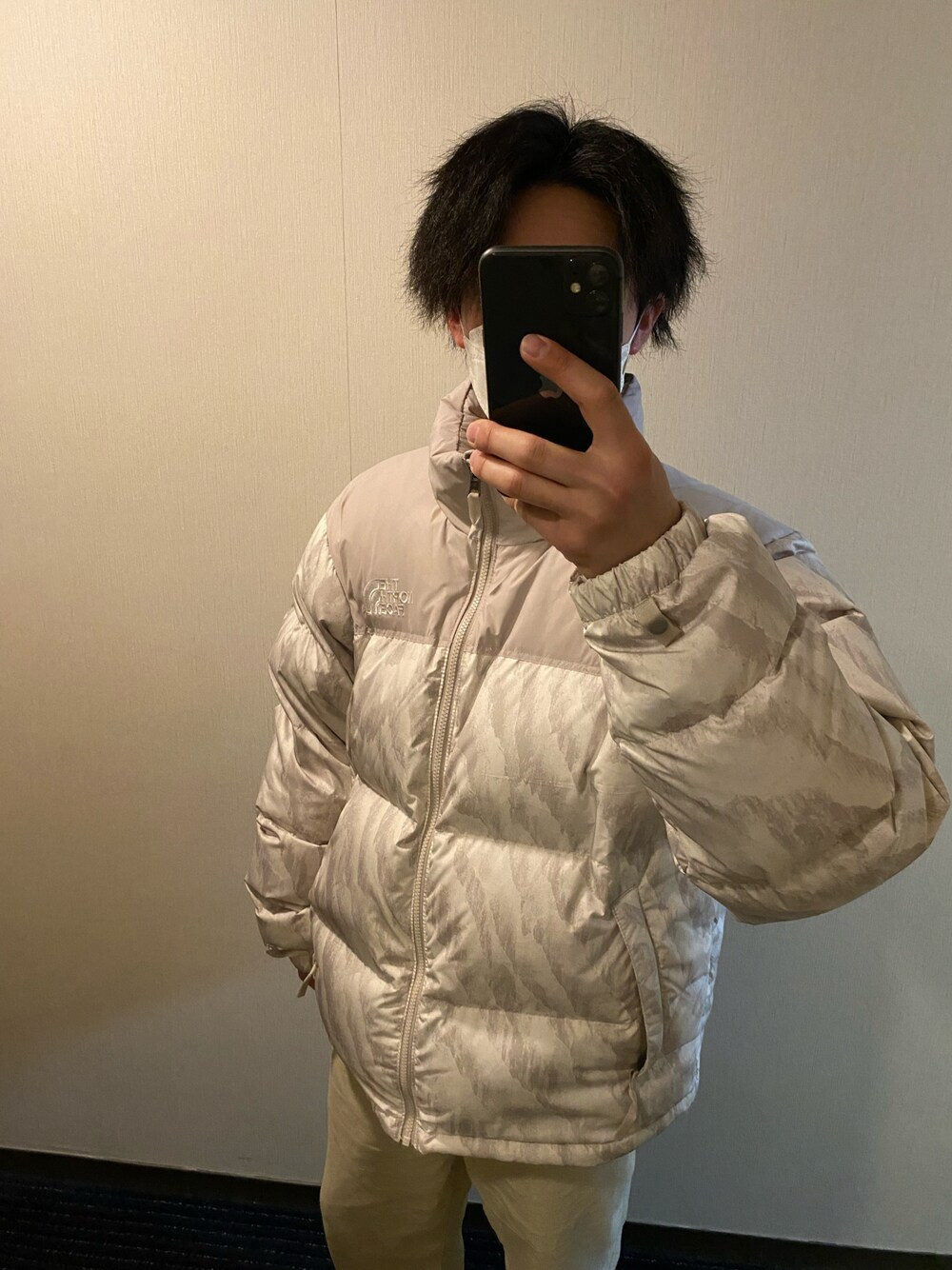 「シンプルコーデ、おしゃれさんと繋がりたい、低身長、低身長コーデ、冬コーデ、クリスマスに着たい服、クリスマス、フォロバ100％、ヌプシ」｜「THE NORTH FACEのアイテム（ダウンジャケット/コート、ホワイト系）」を使った、ふみ【相互】さん（メンズ・166cm）の冬コーディネートの1枚目の写真