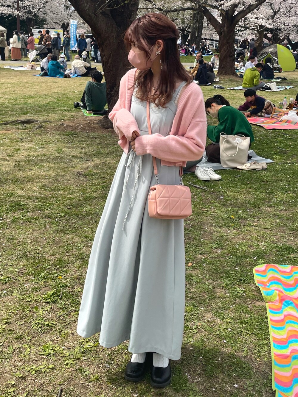 「はるコーデ、ゆるコーデ、いいね、save、フォローお願いします🤑、ワンピース、春服みてみて」｜「COCO DEALのアイテム（ワンピース、ブルー系）」を使った、SAKULA.さん（レディース・161cm）の春コーディネートの1枚目の写真
