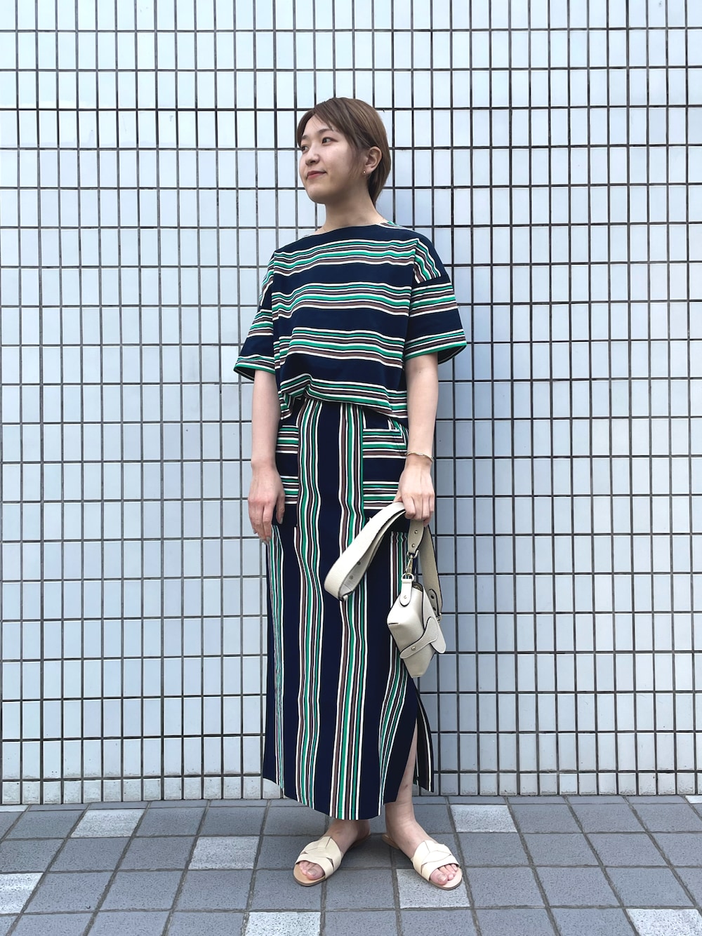 「タイトスカート、セットアップ、ボーダー、グリーン、ストライプ、タックイン、モード、ミニバッグ、夏コーデ、高身長コーデ」｜「FIL DE FERのワイドボーダー　6分袖カットソー（Tシャツ/カットソー、グリーン系）」を使った、koba.さん（レディース・168cm）の春コーディネートの1枚目の写真