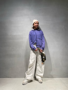 「DIESEL（ディーゼル）のアイテム（パンツ、ホワイト系）」を使った、Tolentino (トレンティーノ)さん（レディース・166cm）の秋コーディネート