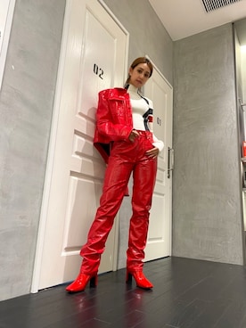 「DIESEL（ディーゼル）のアイテム（パンツ、レッド系）」を使った、Tolentino (トレンティーノ)さん（レディース・166cm）の冬コーディネート