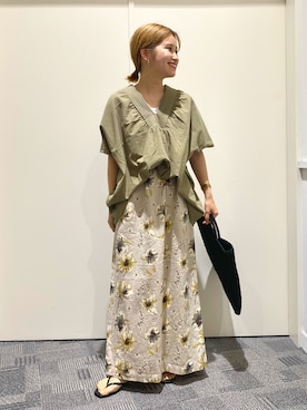 「URBAN RESEARCH DOORS（アーバンリサーチドアーズ）のピンタックギャザーVネックブラウス（シャツ/ブラウス）」を使った、emariさん（レディース・152cm）の夏コーディネート