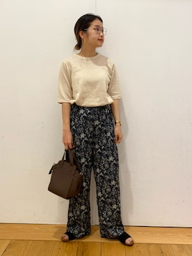 emariさんの「フラワープリントイージーパンツ」を使ったコーディネート