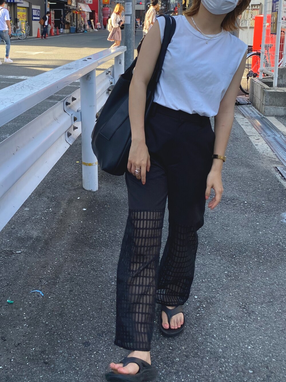「CITYSHOP、パンツスタイル、黒パンツ、ノースリーブ、タンクトップ、oofos、152cm、おしゃれさんと繋がりたい、おなかすいた」｜「CITYSHOPのLACE COMBINATION パンツ（その他パンツ、ブラック系）」を使った、emariさん（レディース・152cm）の夏コーディネートの1枚目の写真