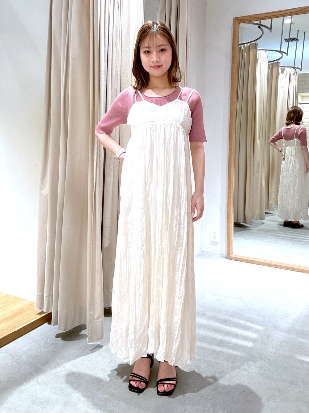 「キャミワンピ、デートコーデ、お出かけコーデ、ワンピース、オトナ女子」｜「FREE'S MARTの◆［洗える］マシンウォッシャブル前後2WAY5分袖リブニット（ニット/セーター、ピンク系）」を使った、rionさん（レディース・152cm）の春コーディネートの1枚目の写真
